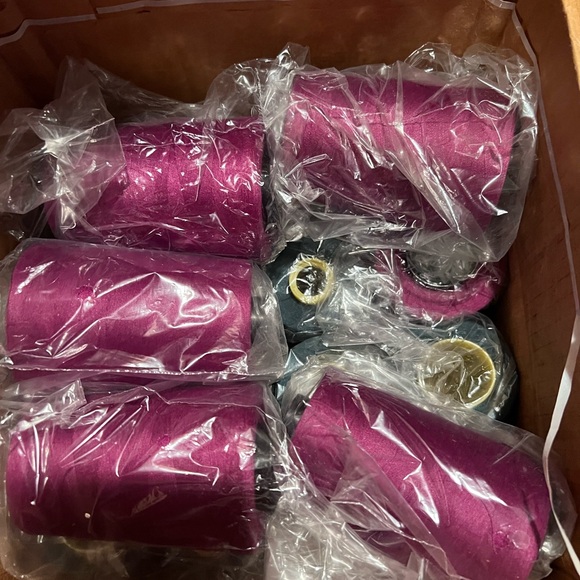 Overlock Thread Cones - Picture 1 of 3